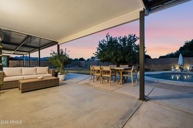 17624 W MARYLAND Avenue, Waddell, AZ 85355