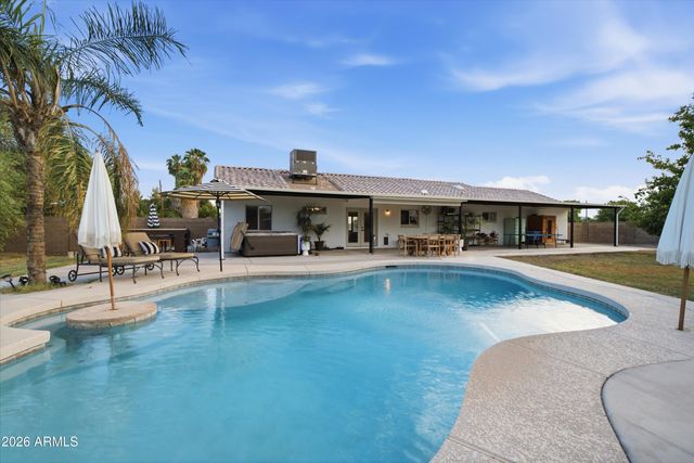 17624 W MARYLAND Avenue, Waddell, AZ 85355