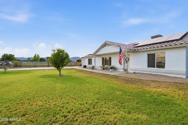 17624 W MARYLAND Avenue, Waddell, AZ 85355