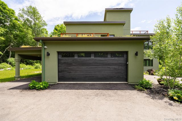215 Smith Road, Poughkeepsie, NY 12603