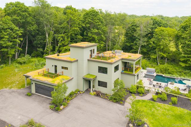 215 Smith Road, Poughkeepsie, NY 12603