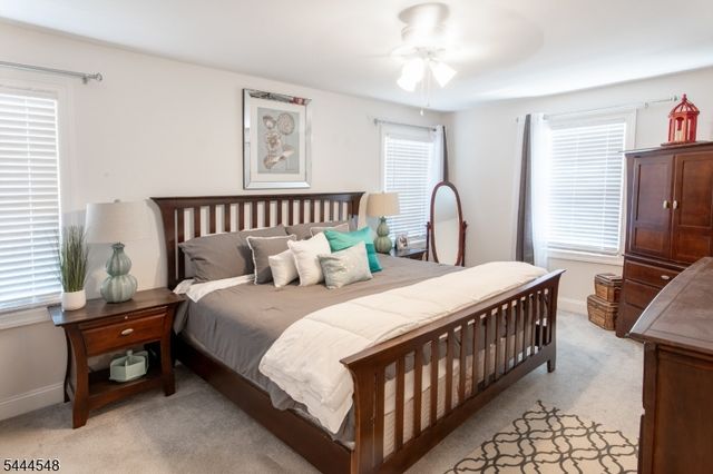 67 Bluffs Ct, Hamburg Boro, NJ 07419