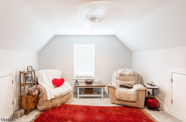 67 Bluffs Ct, Hamburg Boro, NJ 07419