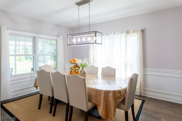 67 Bluffs Ct, Hamburg Boro, NJ 07419