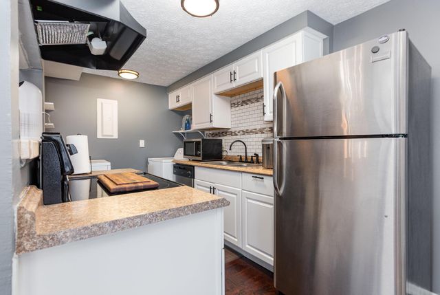711 Cherry Hollow Road, A, Columbus, OH 43228