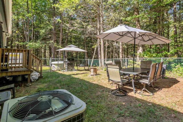 16 Saddle Path Road, Raymond, NH 03077