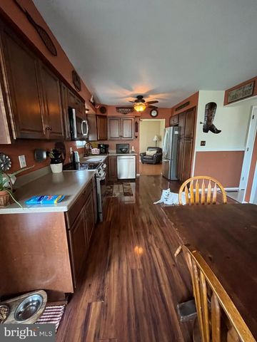 710 PENN ST, Pennsburg, PA 18073