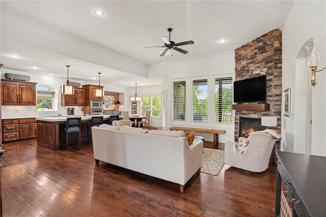 1905 NE 100th Terrace, Kansas City, MO 64155