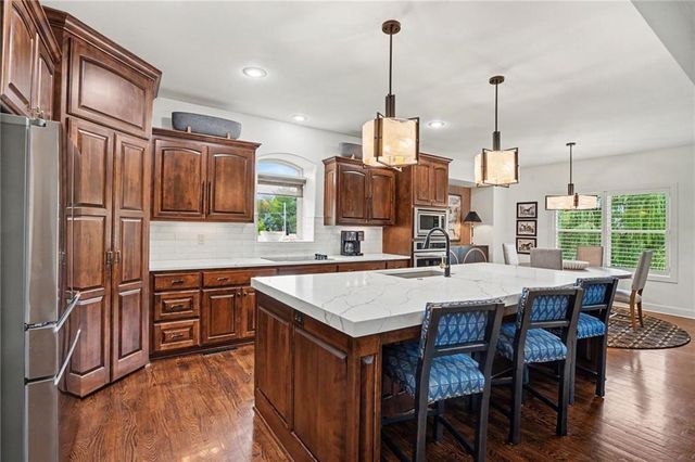 1905 NE 100th Terrace, Kansas City, MO 64155