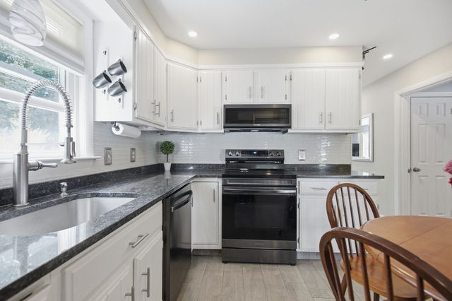 10 Linda Ave, Millbury, MA 01527