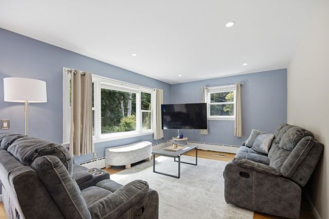 10 Linda Ave, Millbury, MA 01527