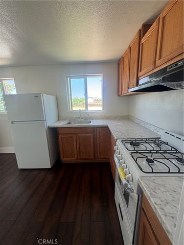 690 N Perris Boulevard C, Perris, CA 92571