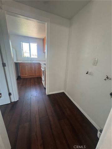690 N Perris Boulevard C, Perris, CA 92571
