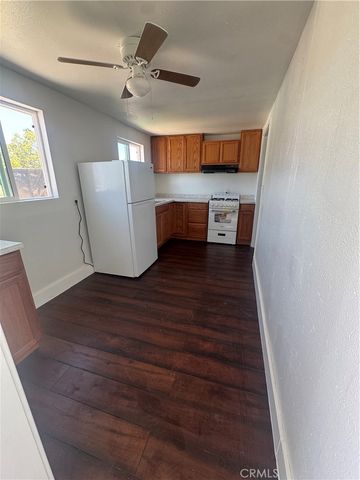 690 N Perris Boulevard C, Perris, CA 92571
