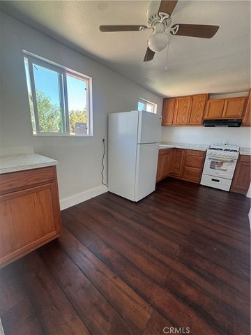 690 N Perris Boulevard C, Perris, CA 92571