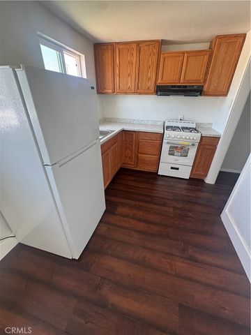 690 N Perris Boulevard C, Perris, CA 92571