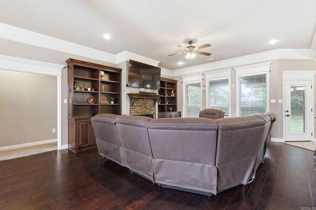204 Forest Oak Drive, Jacksonville, AR 72076