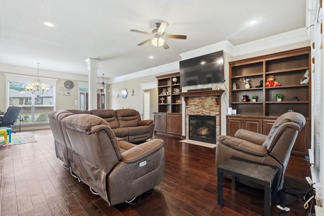 204 Forest Oak Drive, Jacksonville, AR 72076