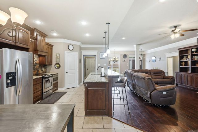 204 Forest Oak Drive, Jacksonville, AR 72076