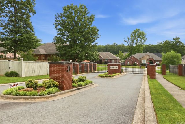 204 Forest Oak Drive, Jacksonville, AR 72076