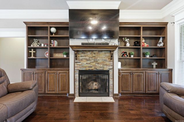 204 Forest Oak Drive, Jacksonville, AR 72076