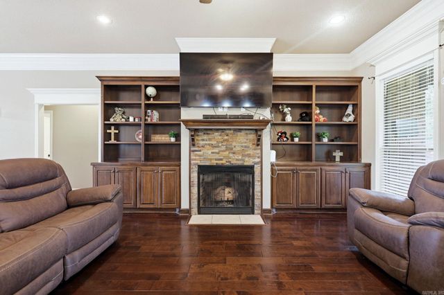 204 Forest Oak Drive, Jacksonville, AR 72076