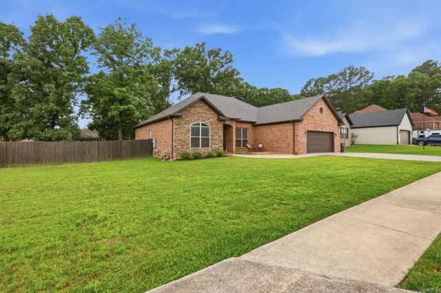 204 Forest Oak Drive, Jacksonville, AR 72076