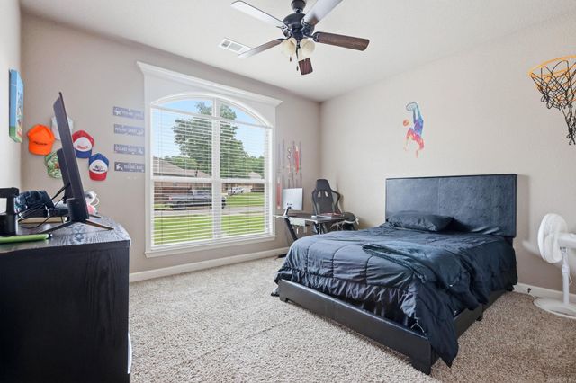 204 Forest Oak Drive, Jacksonville, AR 72076