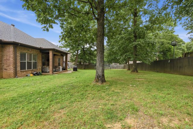 204 Forest Oak Drive, Jacksonville, AR 72076