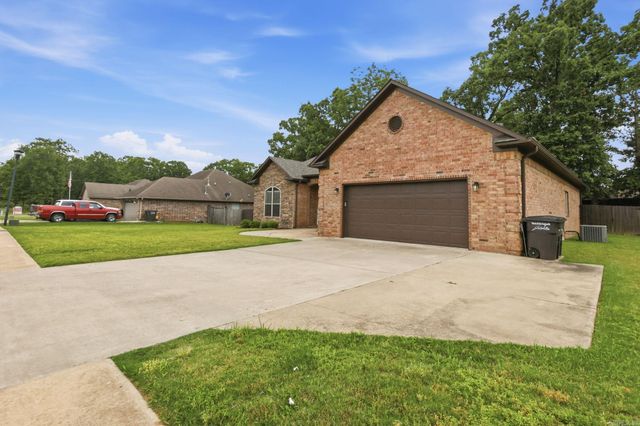 204 Forest Oak Drive, Jacksonville, AR 72076