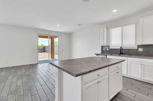 12575 W MIDWAY Avenue, Glendale, AZ 85307