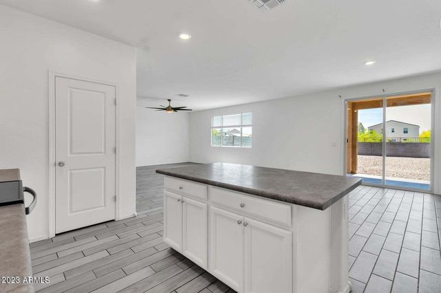 12575 W MIDWAY Avenue, Glendale, AZ 85307