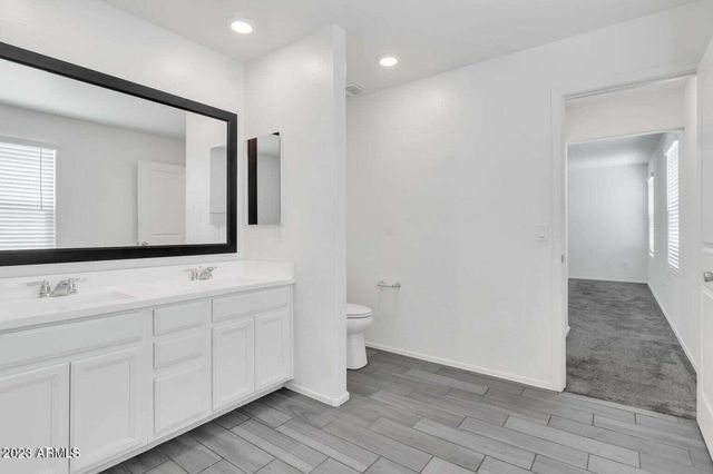 12575 W MIDWAY Avenue, Glendale, AZ 85307