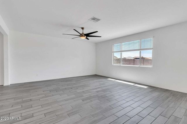 12575 W MIDWAY Avenue, Glendale, AZ 85307