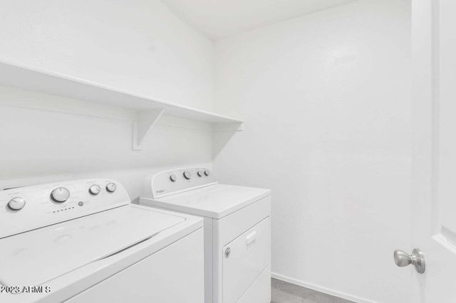 12575 W MIDWAY Avenue, Glendale, AZ 85307