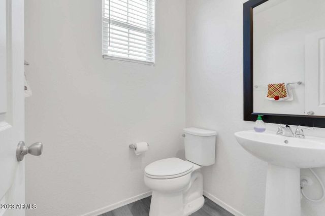 12575 W MIDWAY Avenue, Glendale, AZ 85307