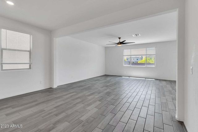 12575 W MIDWAY Avenue, Glendale, AZ 85307