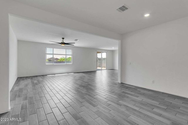 12575 W MIDWAY Avenue, Glendale, AZ 85307