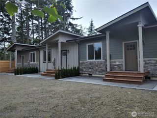 565 Sunset Avenue NE, Ocean Shores, WA 98569