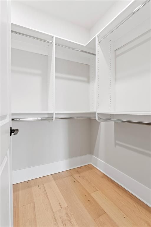 Image 18 of property listing at 7150 Summit Place, Alpharetta, GA 30009