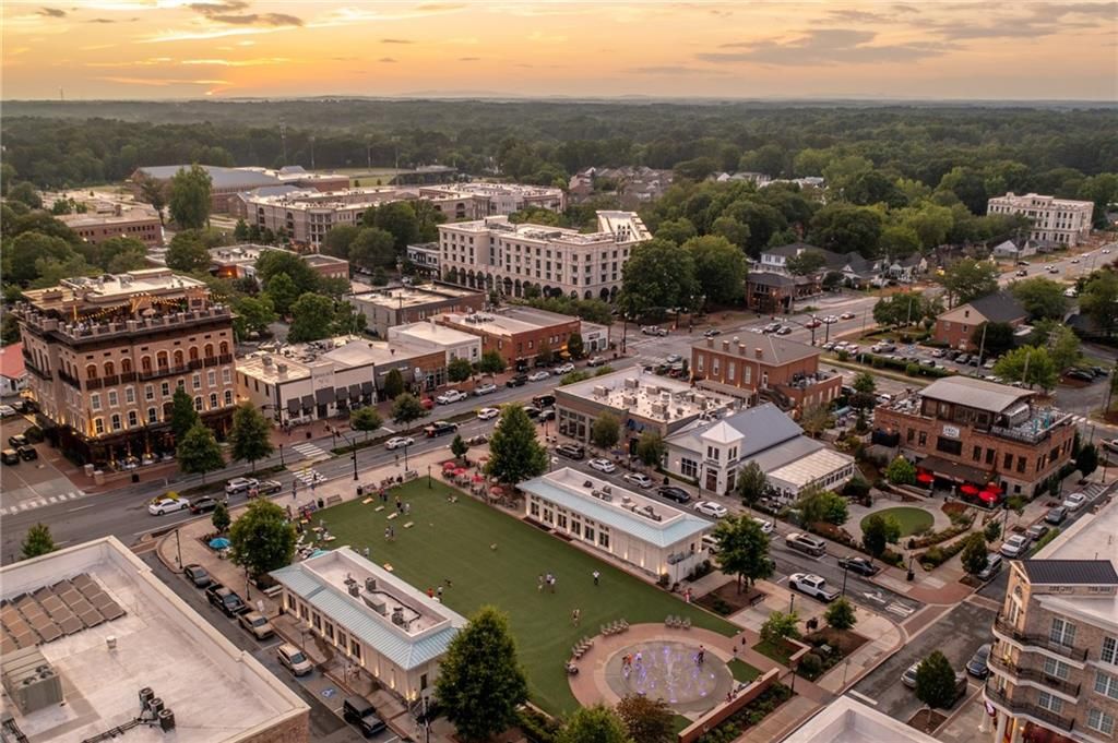 Image 27 of property listing at 7150 Summit Place, Alpharetta, GA 30009