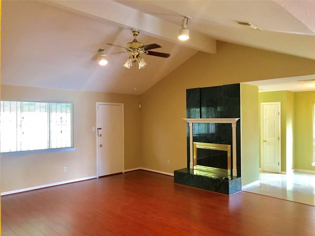 3330 Creek Grove Drive, Houston, TX 77066