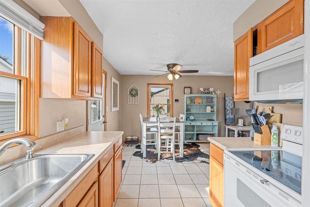 916 E Ellsworth Ave, Salina, KS 67401