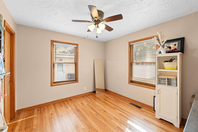 916 E Ellsworth Ave, Salina, KS 67401