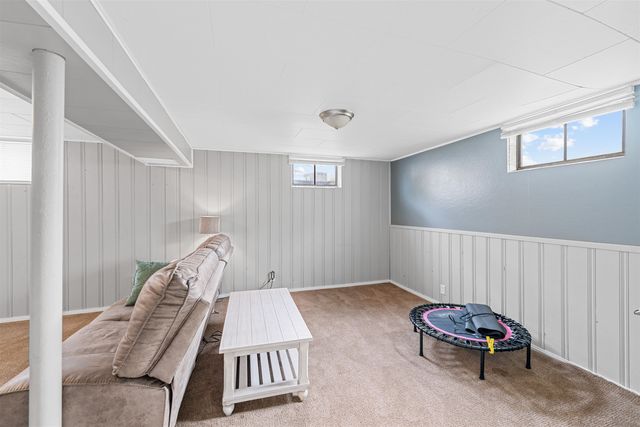 916 E Ellsworth Ave, Salina, KS 67401