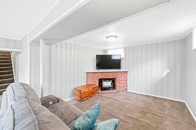 916 E Ellsworth Ave, Salina, KS 67401