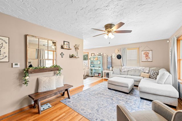 916 E Ellsworth Ave, Salina, KS 67401