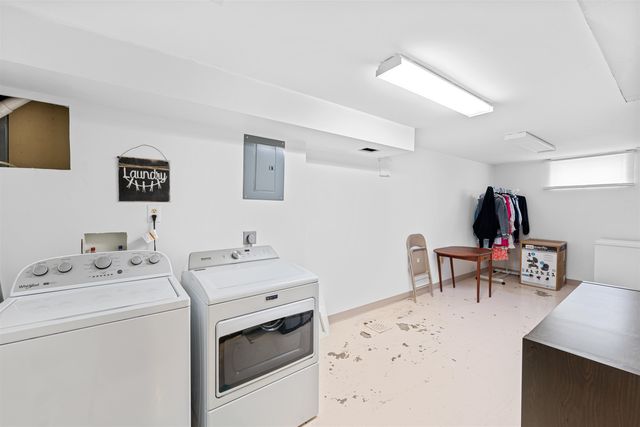 916 E Ellsworth Ave, Salina, KS 67401