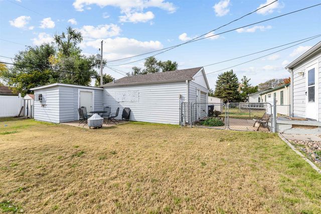 916 E Ellsworth Ave, Salina, KS 67401