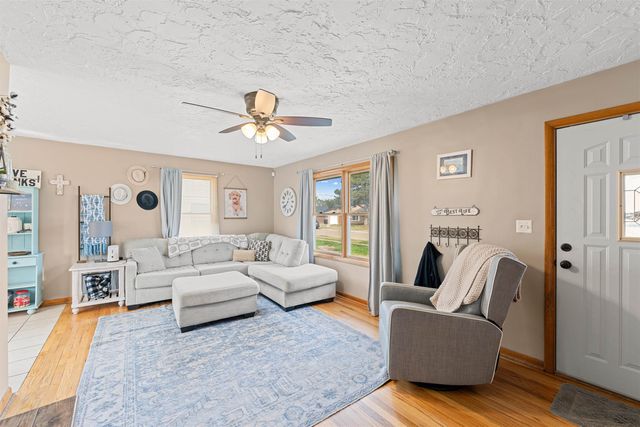 916 E Ellsworth Ave, Salina, KS 67401